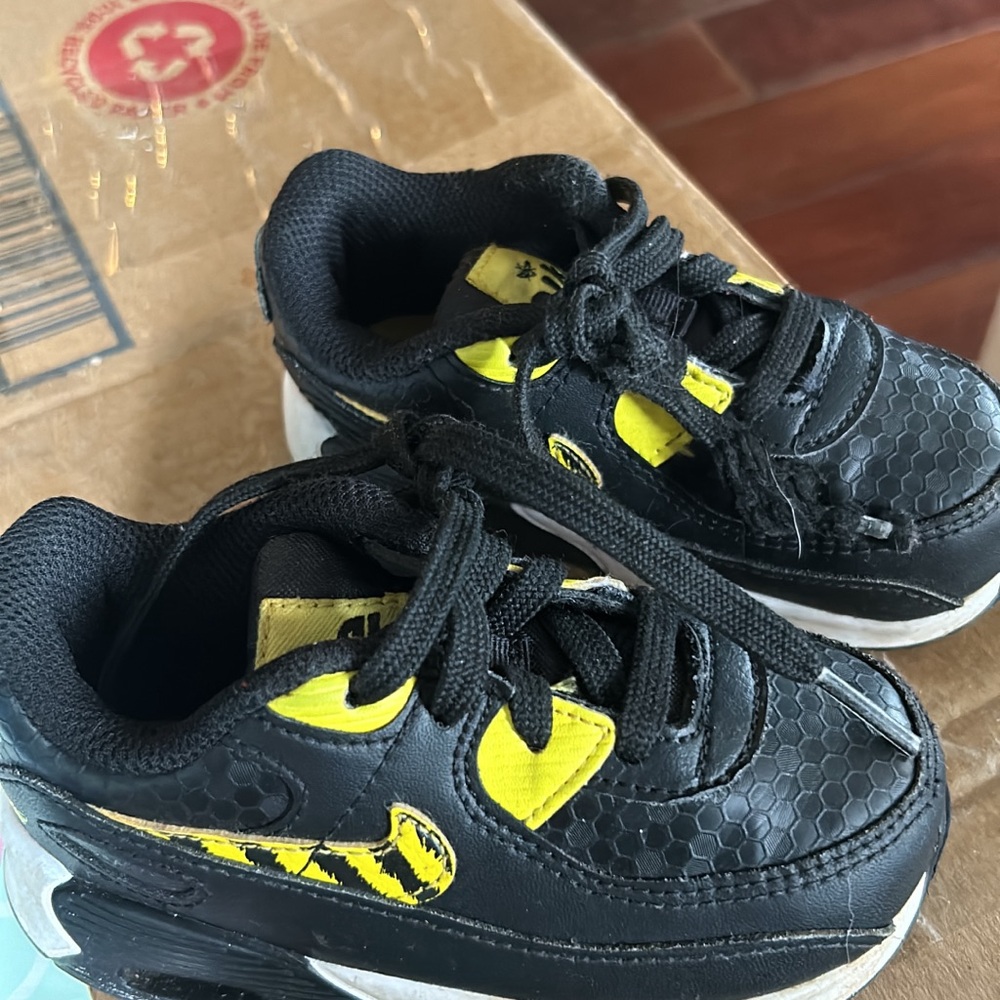 Size 7 Ike shoes good condition